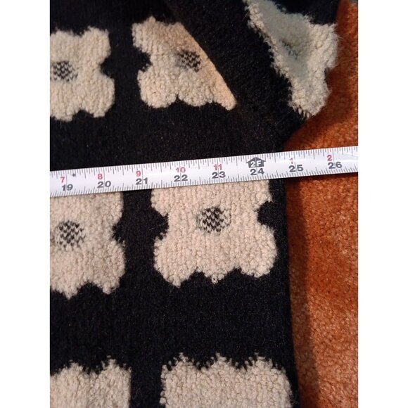 Sadie & Sage  Oversized Chunkyknit Oversized‎ 3D Floral Women's Sweater Cardigan - Picture 4 of 8